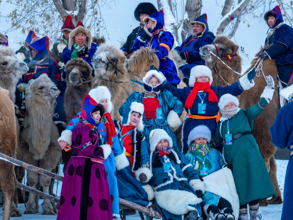 内蒙古冰雪那达慕开幕 冰雪经济催热北疆发展