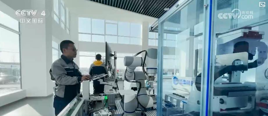 2025年中国工业经济稳中有进 规模以上工业增加值预计增长5