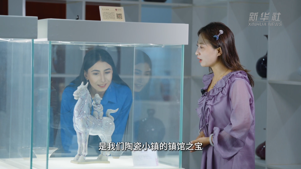 埃及女孩走进甘肃白银,黄土烧出瓷韵,一把剪刀剪出中埃温情
