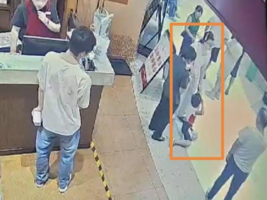 4岁男童“摸臀”争议持续发酵：从意外触碰到网络维权,边界在哪