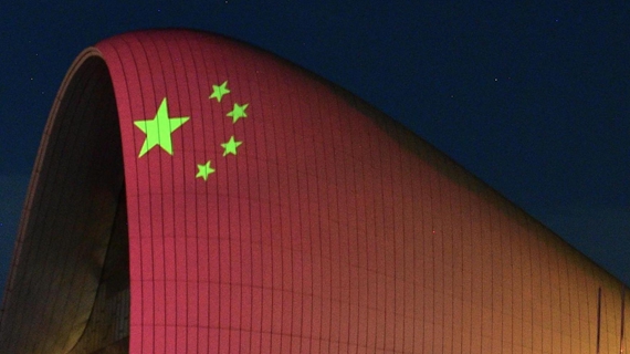 快闪视频丨中国红映照世界多地地标，全球送上国庆祝福