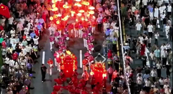 鱼灯映江贺国庆，客家文化点亮河源夜色