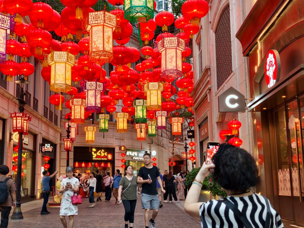 国庆假期香港旅游市场人气旺，内地访港旅客超141万人次